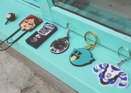 窗台上的鑰匙圈集合。