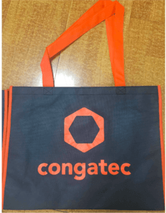 帶有 congatec 字樣的手提購物袋。