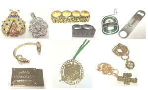 不同類型的金屬飾品的集合。